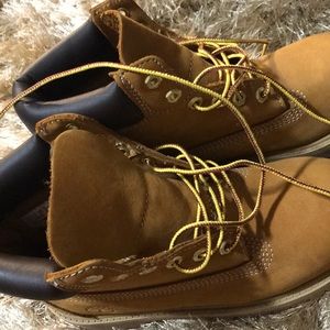 Wheat Timberlands. Size 3 Kids/6 W. Worn once.